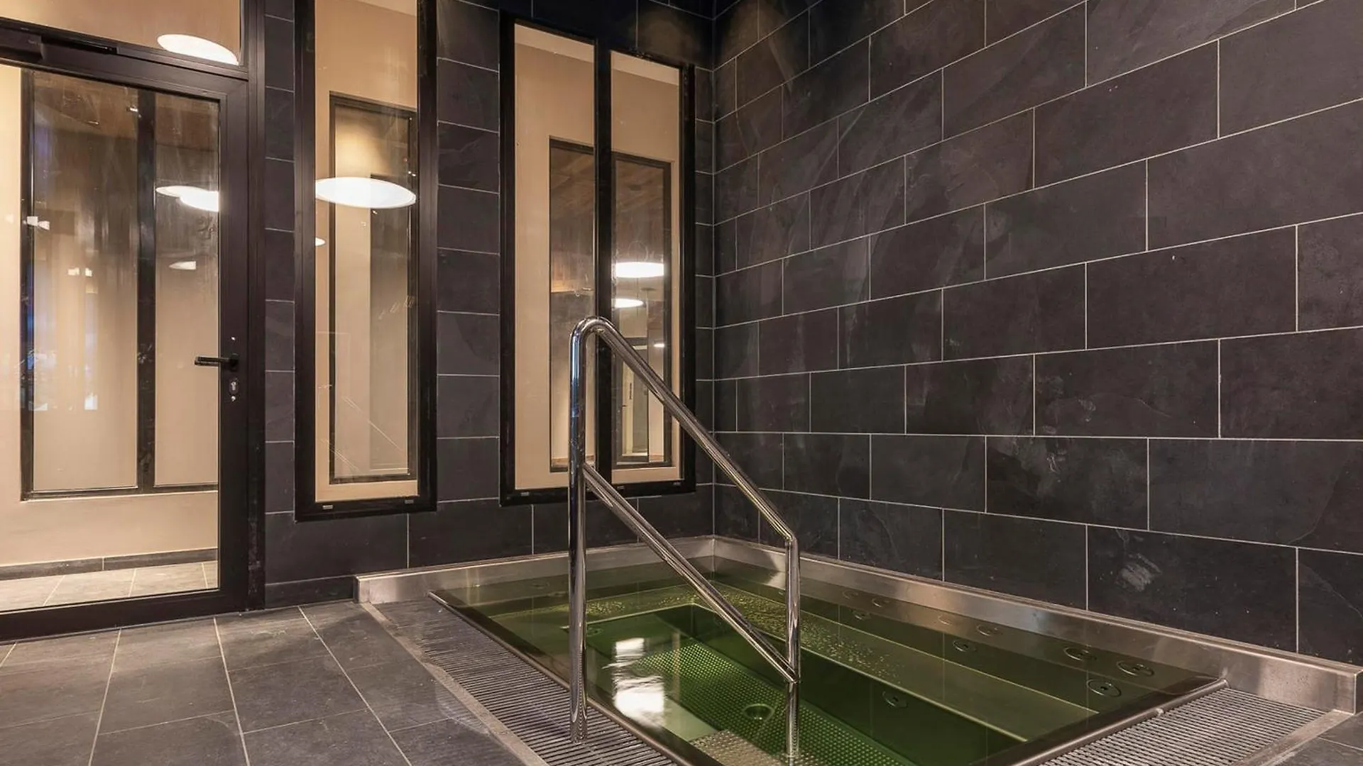 Luxueux Appartement 7 Pieces A Morzine Avec Spa, Piscine Et Acces Direct Aux Pistes - Fr-1-314-96 Avoriaz 0*,  France