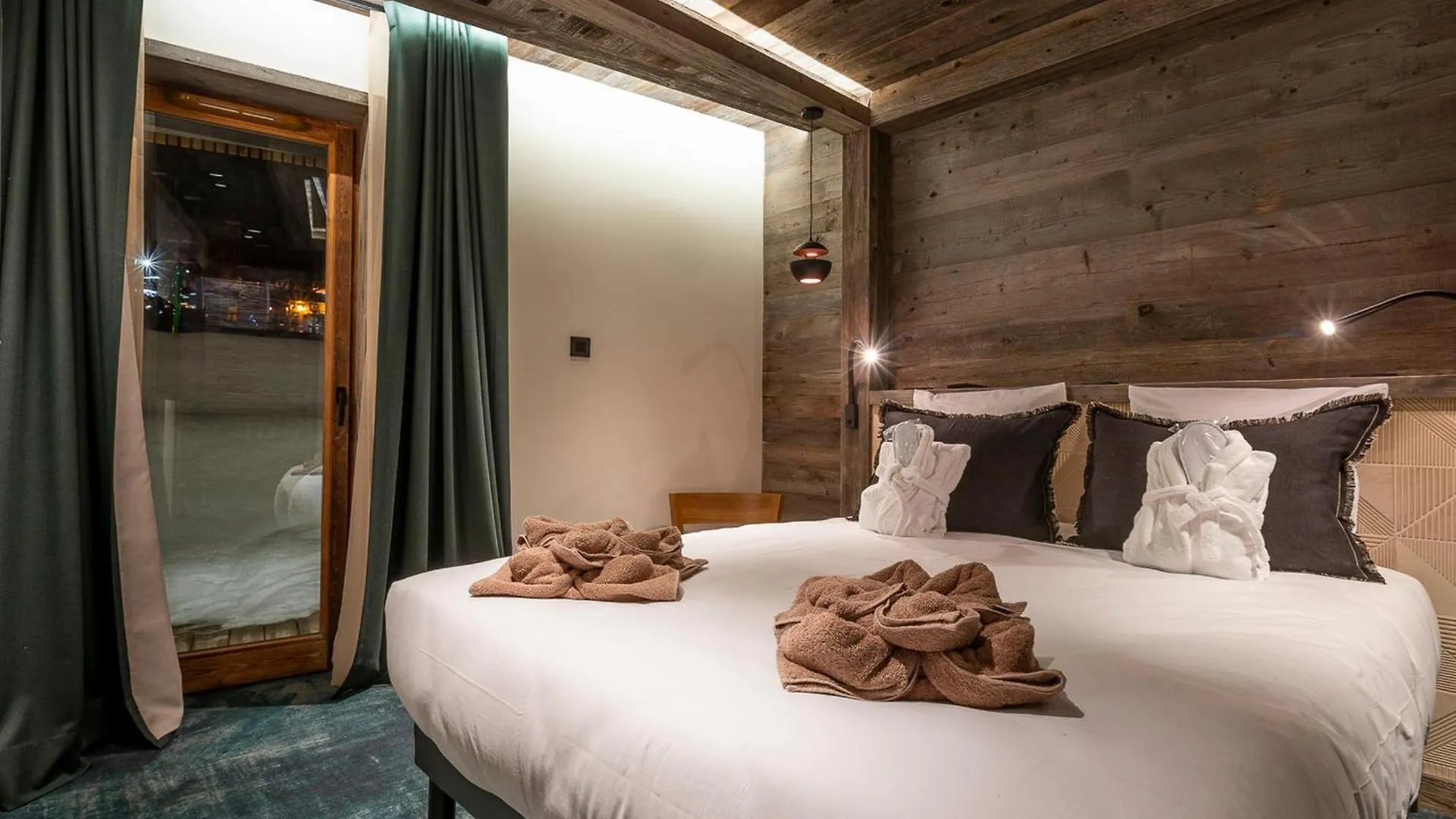 Chalet Luxueux Appartement 7 Pieces A Morzine Avec Spa, Piscine Et Acces Direct Aux Pistes - Fr-1-314-96 Avoriaz